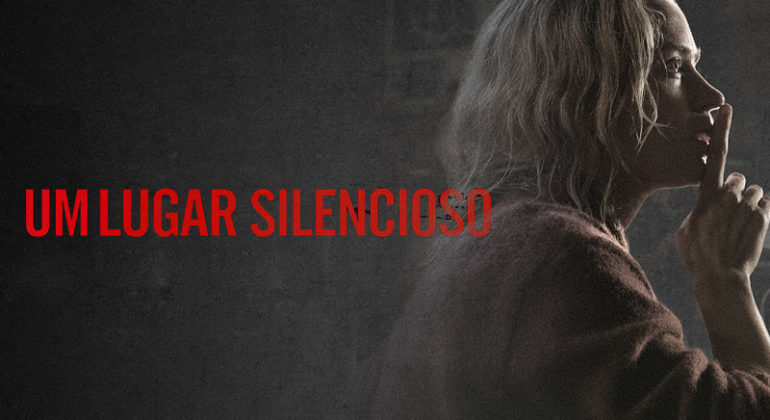 Emily Blunt fazendo sinal de silencio em um lugar silencioso