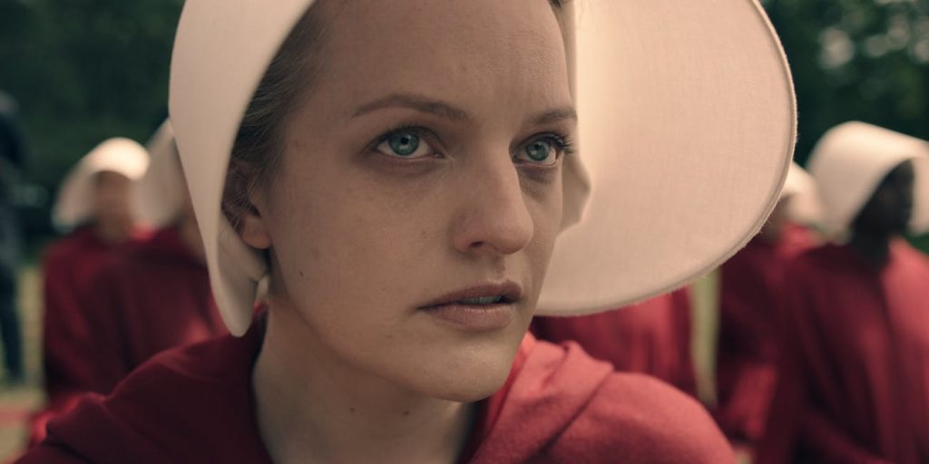 elizabeth moss em O Conto da Aia