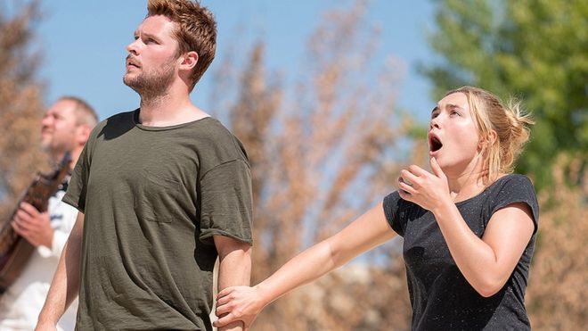 Dani (Florence Pugh) e Christian (Jack Reynor são os protagonistas de Midsommar